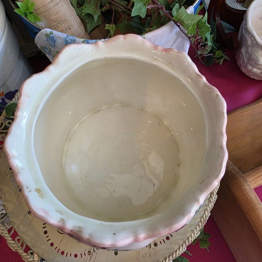 Lusterware Footed Small‎ Tureen / Serving Bowl w/ Handles and Lid in Pearl White